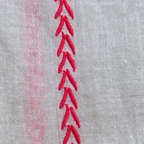 NWOT Vineyard Vines Lightweight Cotton Summer Scarf with Tassles - Picture 7 of 10